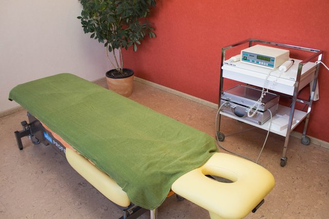 Der Behandlungsraum von Atlasprof Roland Zink in Amorbach