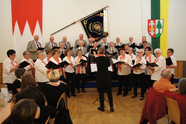 Gesangverein "Sängerbund Harmonie" Schneeberg unter der Leitung von Simone Grimm.