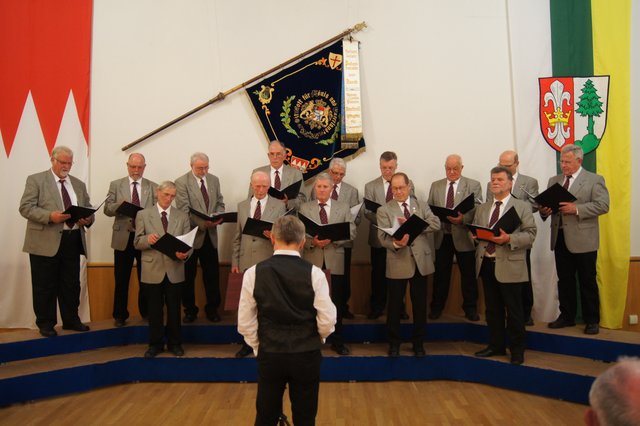 Gesangverein "Sängerbund Harmonie" Schneeberg, Männerchor, unter der Leitung von Peter Horn.