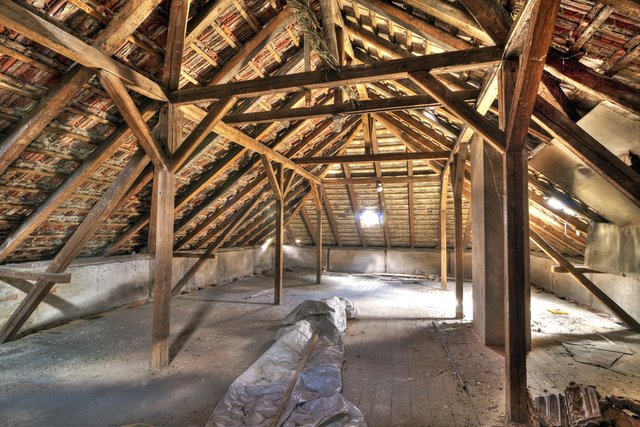 Brach liegender Wohnraum. Mit z.B. frei liegenden Stützbalken und Dachfenstern wird hieraus schnell der schönste Raum des Hauses... | Foto: fotolia.com