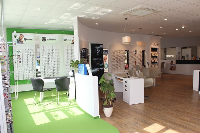 Die Angebote von brillen.de befinden sich bei OPTIK FILBERT in Elsenfeld direkt neben dem Eingangsbereich.