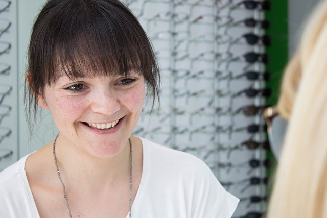 Anja Spielmann ist Augenoptikermeisterin bei OPTIK FILBERT in Elsenfeld. Sie findet für jeden die passende Brille.