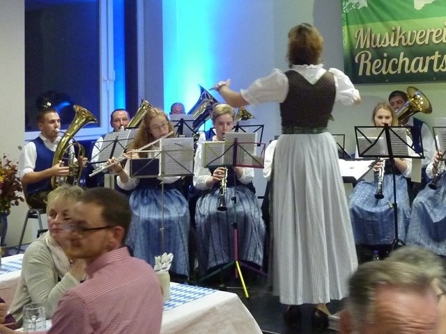 Odenwälder Trachtenkapelle Wenschdorf-Monbrunn beim Oktoberfest in Reichartshausen