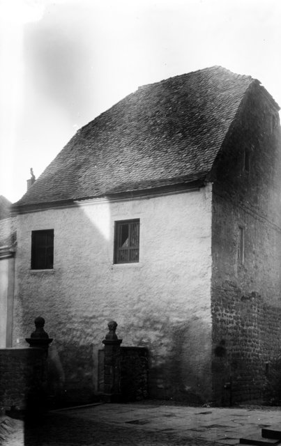 Vor der Kirchgasse aus hat man diesen Blick auf die Mönchberger Burg. Aufnahme aus den 1930er Jahren. | Foto: Foto: Archiv des Kultur- und Geschichtsvereins Mönchberg-Schmachtenberg e.V.