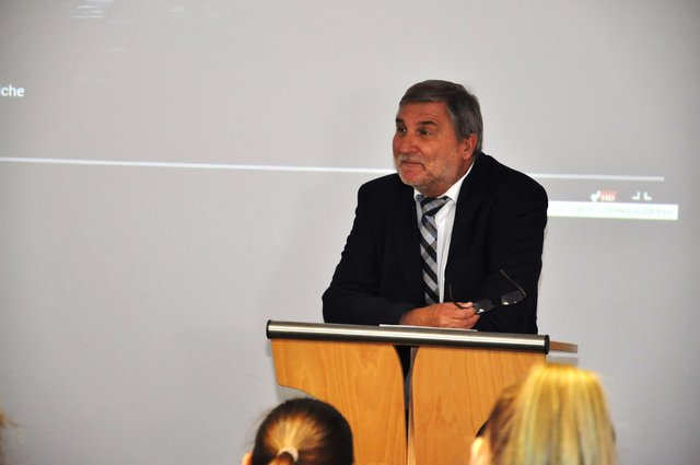 "Bootsbauer ist auch kein schlechter Beruf"