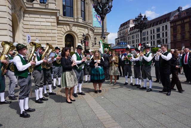 Standkonzert vor der Alten Oper Frankfurt
