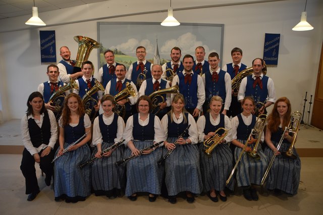 In dieser Besetzung spielte die Odenwälder Trachtenkapelle Wenschdorf-Monbrunn am Musikalischen Maienabend.