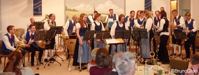 Odenwälder Trachtenkapelle Wenschdorf-Monbrunn beim Musikalischen Maienabend 2017