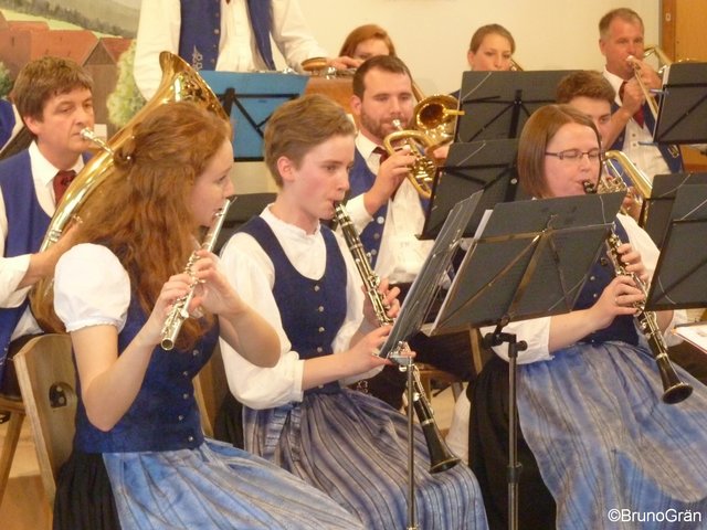 Odenwälder Trachtenkapelle Wenschdorf-Monbrunn beim Musikalischen Maienabend 2017