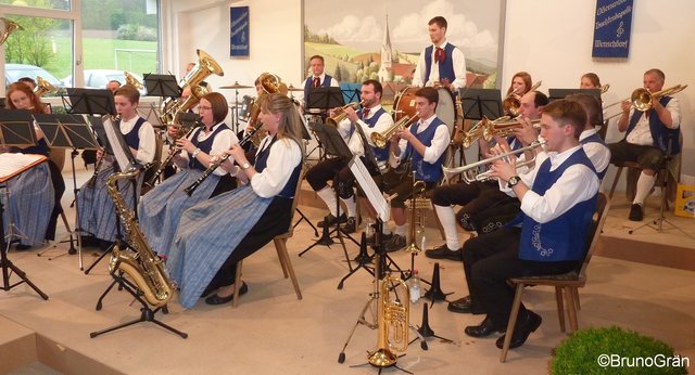 Odenwälder Trachtenkapelle Wenschdorf-Monbrunn beim Musikalischen Maienabend 2017