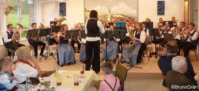 Odenwälder Trachtenkapelle Wenschdorf-Monbrunn beim Musikalischen Maienabend 2017