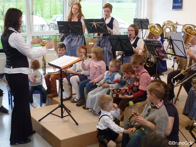 Jugendkapelle Wenschdorf-Monbrunn beim Musikalischen Maienabend 2017