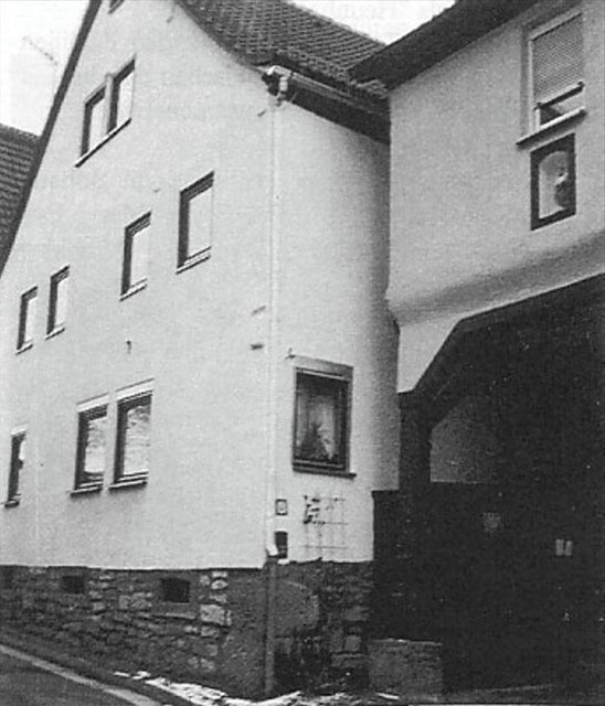 Adolf Schmitt hat hier in der Langgasse die Schmiede betrieben, die Schmiedemeister Venanz Zipf 1885 gründete. | Foto: Archiv des Kultur- und Geschichtsvereins Mönchberg-Schmachtenberg e.V.