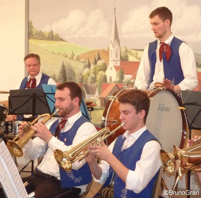 Odenwälder Trachtenkapelle Wenschdorf-Monbrunn beim Musikalischen Maienabend 2017