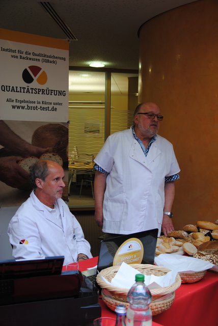 Prüfer Manfred Stiefel und Prüfungshelfer Bäckermeister Wilhelm Winkler aus Collenberg