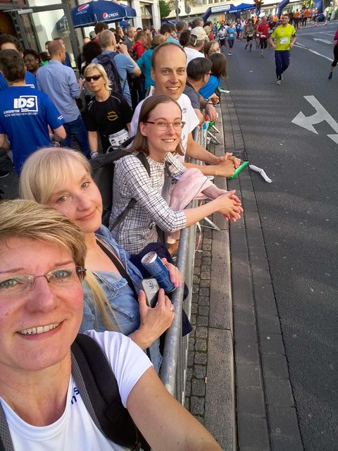 Das Runningteam wurde vom Straßenrand aus kräftig angefeuert