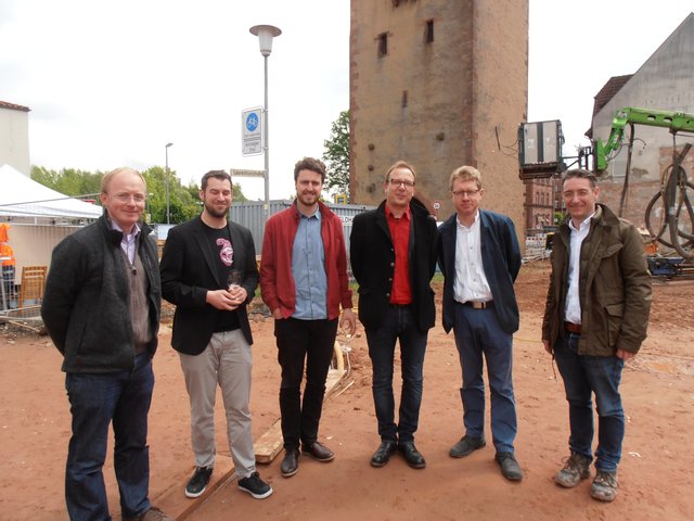 Sie sorgen dafür, dass der alte Stadteingang bald wieder attraktiv ist: (von links) Christoph Haug vom Team Koeber Landschaftsarchitektur, die Architekten Christopher Horn, Philipp Gengenbach, Martin Bez, Thorsten Kock und Thorsten Hessdörfer vom Büro Hessdörfer Seifert