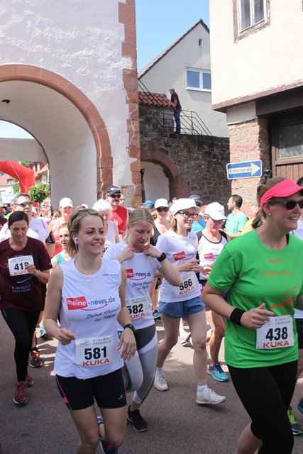 Startschuss für den 12. Römerlauf! Naja, theoretisch. Bei den vielen Teilnehmern ist erst mal gehen angesagt.