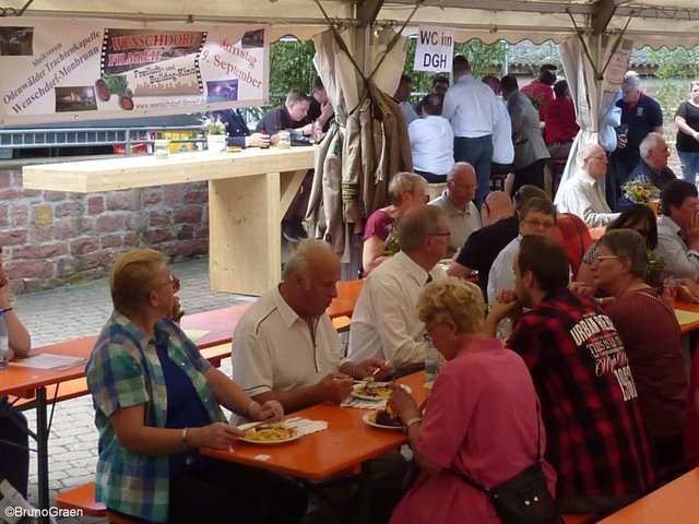 Odenwälder Trachtenkapelle Wenschdorf-Monbrunn beim Frühschoppenkonzert in Weckbach