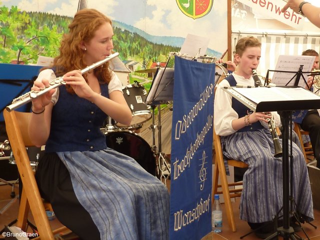 Odenwälder Trachtenkapelle Wenschdorf-Monbrunn beim Frühschoppenkonzert in Weckbach
