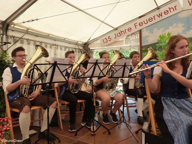Odenwälder Trachtenkapelle Wenschdorf-Monbrunn beim Frühschoppenkonzert in Weckbach
