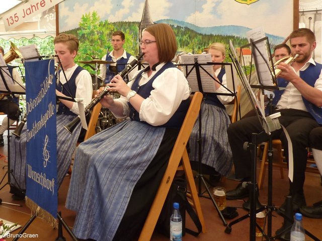 Odenwälder Trachtenkapelle Wenschdorf-Monbrunn beim Frühschoppenkonzert in Weckbach