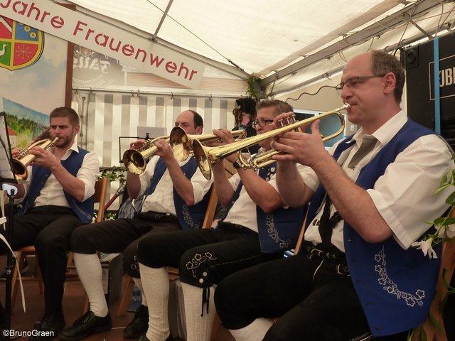 Odenwälder Trachtenkapelle Wenschdorf-Monbrunn beim Frühschoppenkonzert in Weckbach