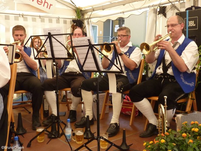 Odenwälder Trachtenkapelle Wenschdorf-Monbrunn beim Frühschoppenkonzert in Weckbach