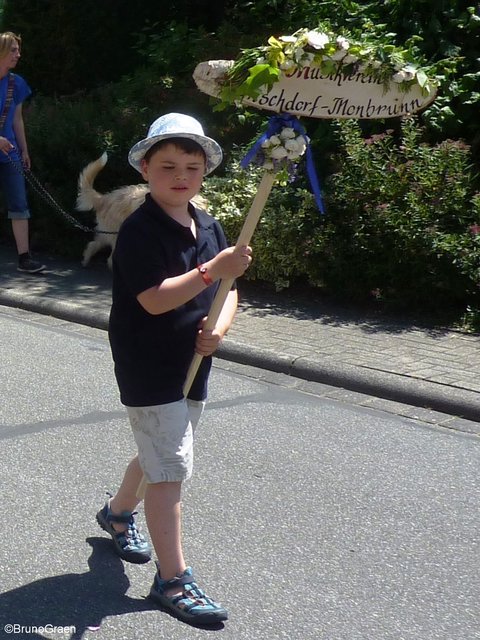 Odenwälder Trachtenkapelle Wenschdorf-Monbrunn beim Festzug in Weckbach