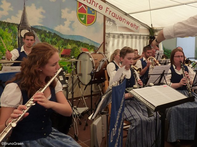 Odenwälder Trachtenkapelle Wenschdorf-Monbrunn beim Frühschoppenkonzert in Weckbach