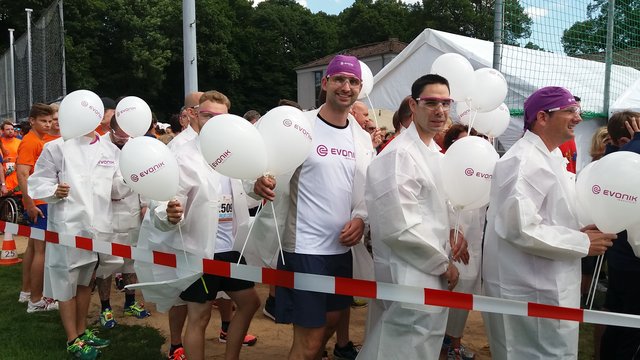 Start zum 6. Hanauer 24h-Lauf. Mit Kostümierung macht es doppelt Spaß. :-)