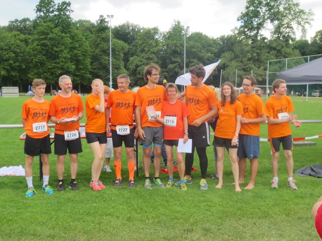 Die Siegerteams des 24h-Laufs in Hanau.