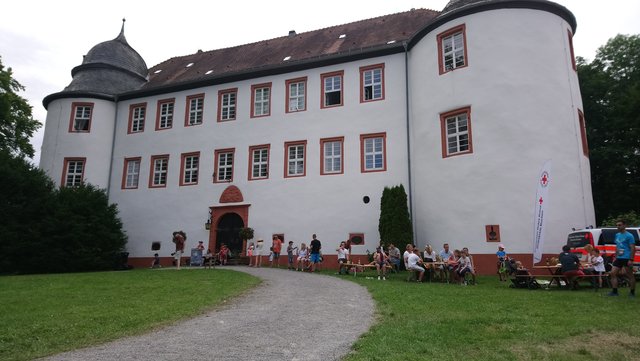 DER LAUF - Eberstadt. Historisches Ambiente im Schlosshof von Eberstadt.