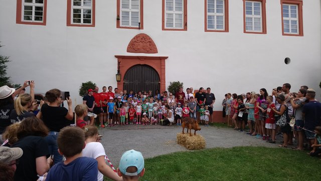 Gruppenbild mit allen Siegern des heutigen Laufes