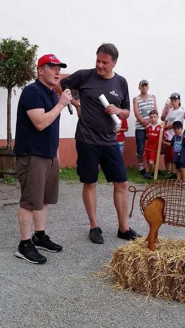 Joey Kelly (links) mit Moderator Marc Hofmann kurz vor der Siegerehrung