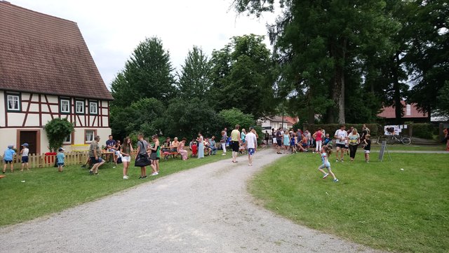 DER LAUF - Eberstadt. Historisches Ambiente im Schlosshof von Eberstadt.