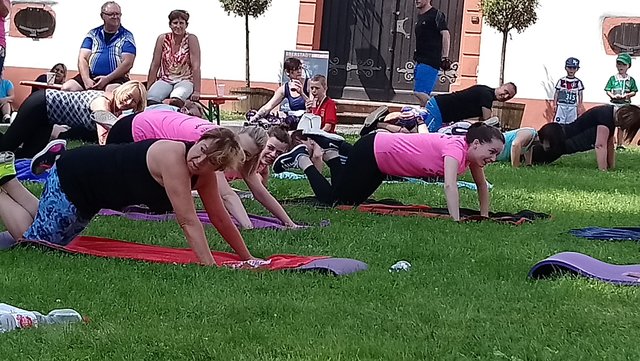 Body-Workout mit "Petzi" im Schlosshof von Eberstadt