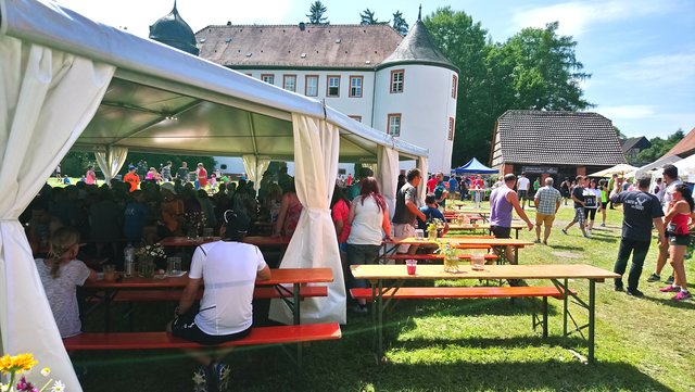 DER LAUF - Eberstadt. Historisches Ambiente im Schlosshof von Eberstadt.
