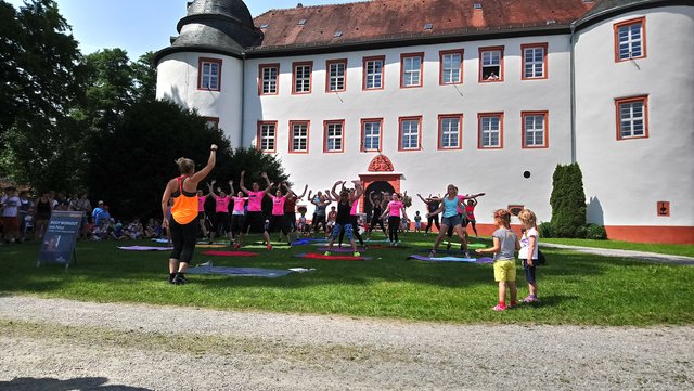Body-Workout mit "Petzi" im Schlosshof von Eberstadt
