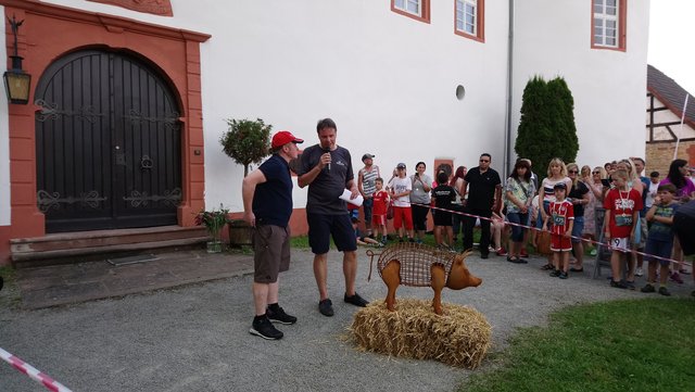 Joey Kelly (links) mit Moderator Marc Hofmann kurz vor der Siegerehrung