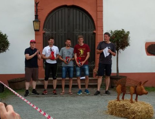 Ehrung der Sieger des 5-km-Laufs mit Joey Kelly (links) und Marc Hofmann (rechts)