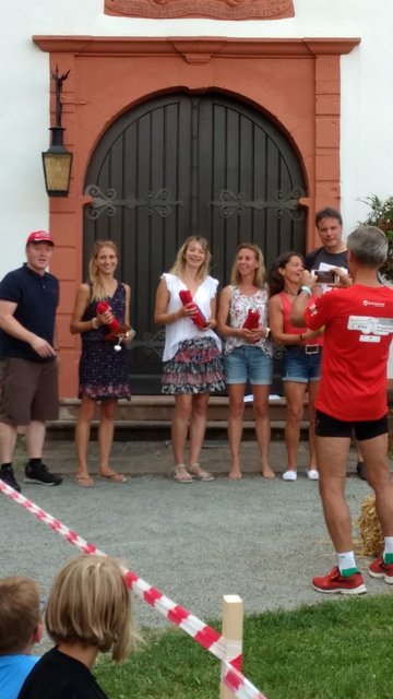 Ehrung der Sieger des 10-km-Laufs mit Joey Kelly (links) und Marc Hofmann (2. von rechts)