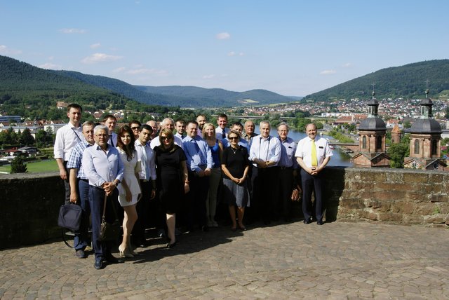 Gruppenfoto hoch über den Dächern von Miltenberg. | Foto: Prof. Dr. Dieter Schimanke