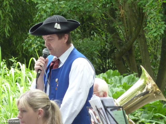 Odenwälder Trachtenkapelle Wenschdorf-Monbrunn beim Konzert im Park Schöntal am 16. Juli 2017