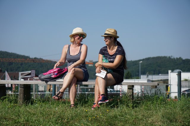 Aufmerksame Zuschauerinnen.