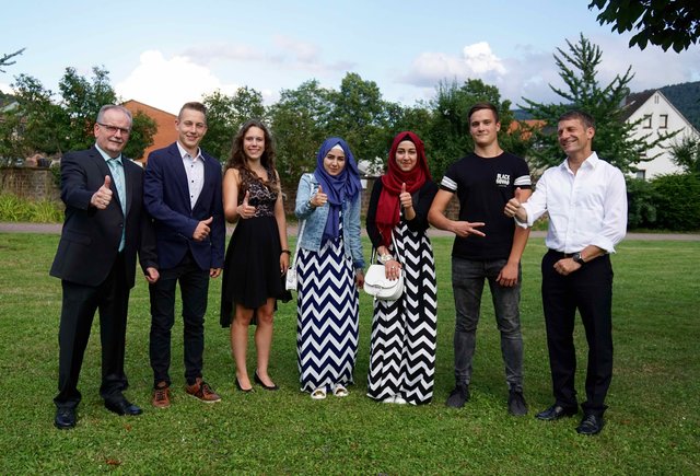 Fünf Schülerinnen und Schüler wurden für ihre herausragenden Leistungen besonders geehrt. Die Jahrgangsbesten der neunten Klasse der Mittelschule Bergstadt waren Douha Al Mahamid ( 1,9),  Nawar Al Mahamid (1,9) , Florian Platz (2,1), Tabea Neubürger (2,2)
 und Nikita Malahov (2,2).