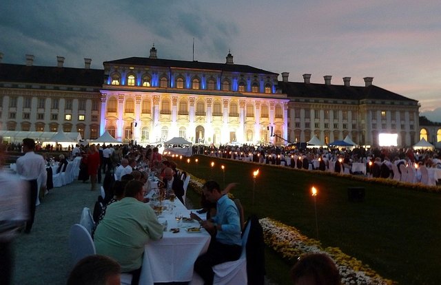 Abendstimmung vor dem Schloß