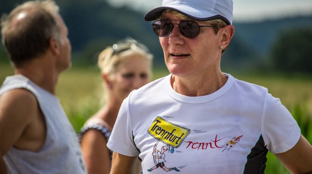 Hey, da kommt Iris von ihrer ersten Runde zurück!