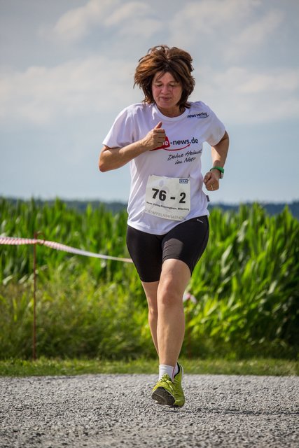 Die Mähne fliegt im Wind, Manuela auf der Zielgeraden.