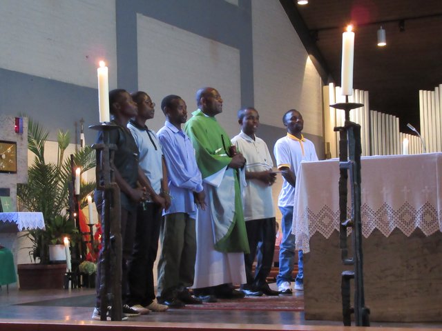 Die Gäste beim Liedvortrag